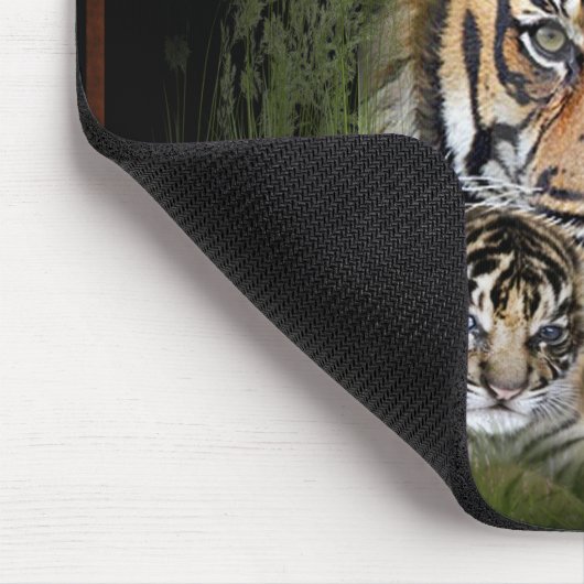Tiger und Knochen Mousepad (Ecke)