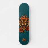 Tiger und Rose mit Monogramm Skateboard (Vorne)