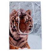 Tiger und Schnee Mittlere Geschenktüte (Rückseite)
