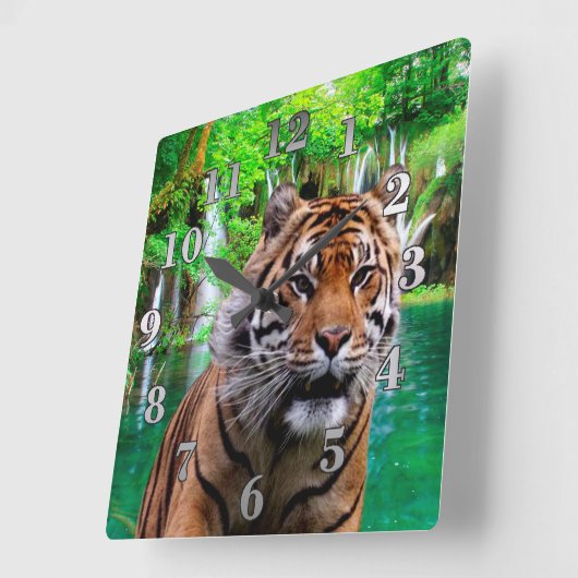 Tiger und Wasserfall Quadratische Wanduhr (Winkel)