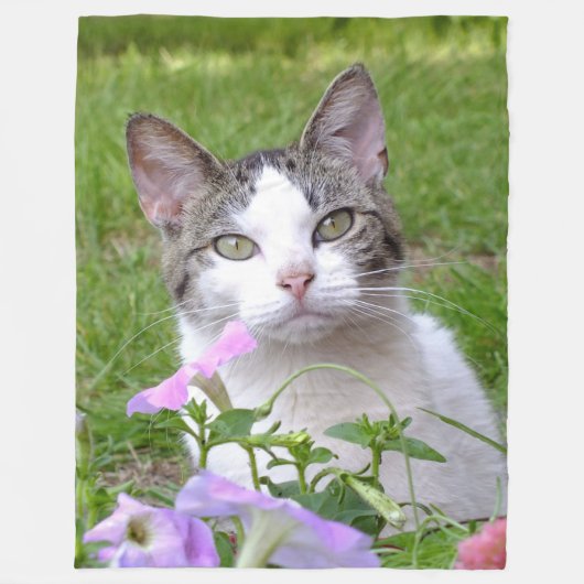 Tiger und White Kitty in den Blume Fleecedecke (Vorderseite)