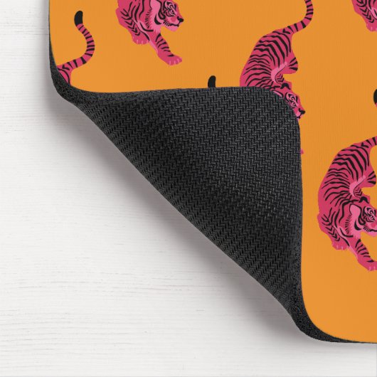 Tiger - Vibrant Pink Mousepad (Ecke)