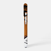 Tiger, wilde Katze auf schwarz iPhone 16 Hülle (Linke Seite)