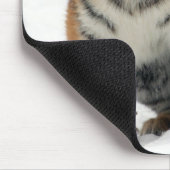 Tigerjunges im Schnee Foto Mousepad (Ecke)