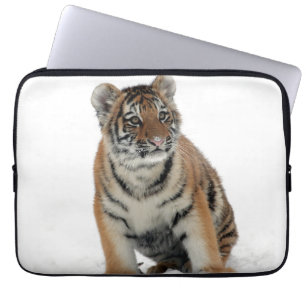 Tigerjunges im Schnee Fotografie Laptopschutzhülle