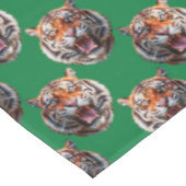 Tigerkopf-Musterdesign Grün Tischdecke (Schrägansicht)