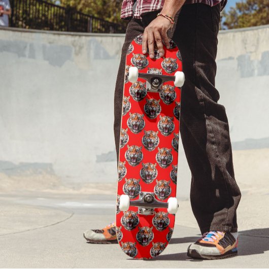Tigerkopf-Musterdesign Rot Skateboard