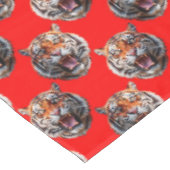 Tigerkopf-Musterdesign Rot Tischdecke (Schrägansicht)