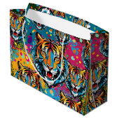 Tigerkopf-Regenbogenfarben-Farbflecken Große Geschenktüte (Rückseite Schrägansicht)