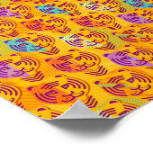 Tigermuster auf dunkelgelbem Hintergrund Poster (Ecke)