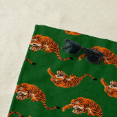 Tigermuster mit grünem Hintergrund Strandtuch (Beispiel)