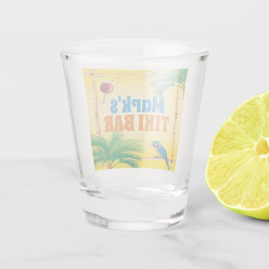 Tiki Bar mit Papageien und Getränken und Individue Schnapsglas (Rückseite)