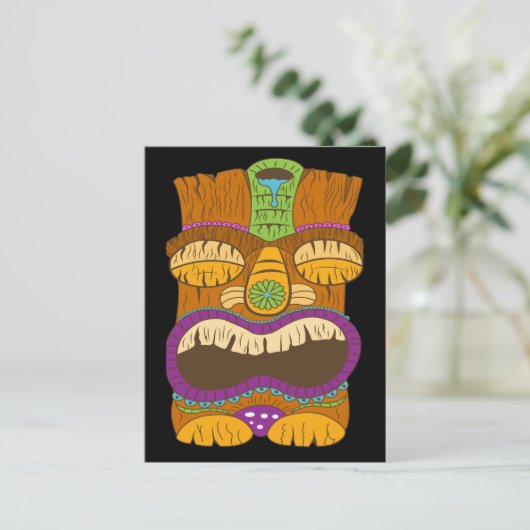 Tiki-Statue aus Holz mit offenem Mund, sonniges Sc Postkarte (Stehend Vorderseite)
