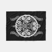 Tiki Warrior Turtle Tattoo Fleecedecke (Vorderseite (Horizontal))