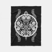Tiki Warrior Turtle Tattoo Fleecedecke (Vorderseite)
