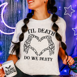 Til Death Do uns Party Geschenk für Bridesmaier go T-Shirt<br><div class="desc">Feiern Sie mit unserem Gotischen T - Shirt "Til Death Do Us Party", dem perfekten Geschenk für Brautmädchen, mit einer Touch von dunkler Eleganz. Inspiriert durch den zeitlosen Satz "bis zum Tod machen wir Teil", ist dieses Shirt ideal für eine gotische Hochzeit oder dunkle Märchenhochzeit. Mit diesem einzigartigen und stilvollen...</div>