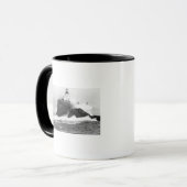Tillamook, Oregon Lighthouse am Meer, OR Tasse (Vorderseite Links)