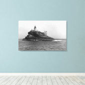 Tillamook Rock, dominiert von seinem Leuchtturm Leinwanddruck (Insitu (Holzboden))
