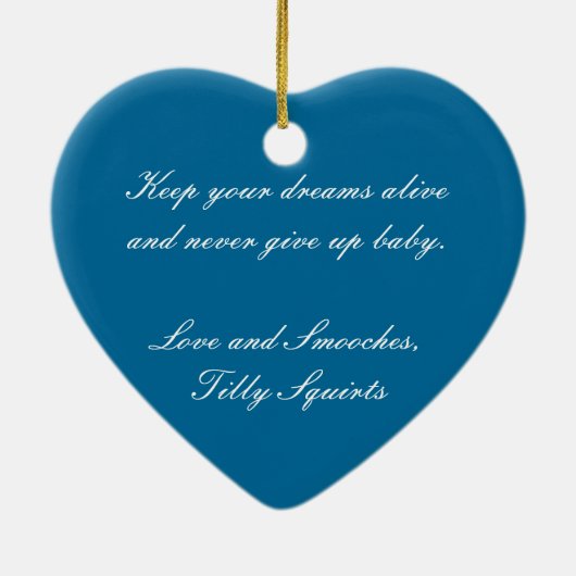 Tilly spritzt: Virtuelle Dragqueen Keramikornament (Hinten)