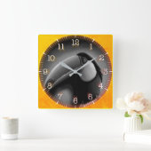 Time and illustrated art on your wall. quadratische wanduhr (Zuhause)