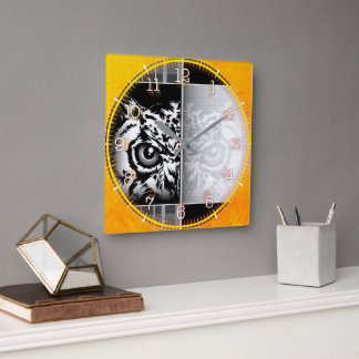 Time and illustrated art on your wall. quadratische wanduhr