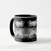 Time Hourglass Hände Stift zeichnend surreale Kuns Tasse (Vorderseite Links)