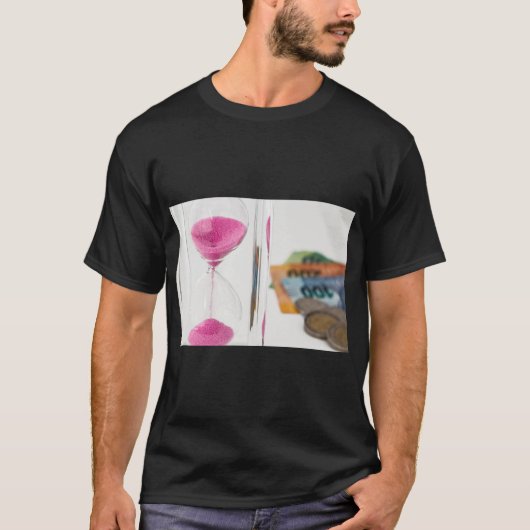 Time & Wealth Stundenglas Tee (Vorderseite)