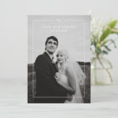 Timeless Black and White Photo Modern Wedding Dankeskarte (Stehend Vorderseite)