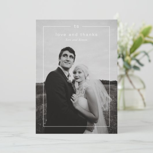 Timeless Black and White Photo Modern Wedding Dankeskarte (Stehend Vorderseite)