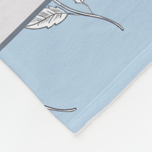 Timeless Botanical Bloom Soft Blue Monogram  Fleecedecke (Ecke)