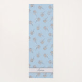 Timeless Botanical Bloom Soft Blue Monogram  Yogamatte (Rückseite)