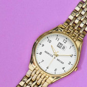 Timeless elegance Antique style monogram Armbanduhr