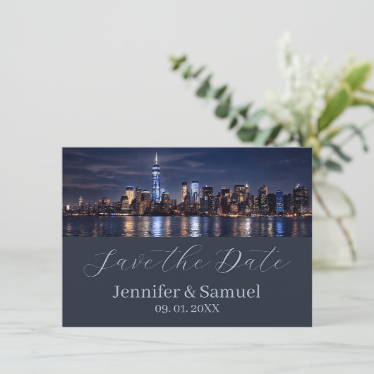 Timeless Elegance NYC Skyline Save the Date (Stehend Vorderseite)