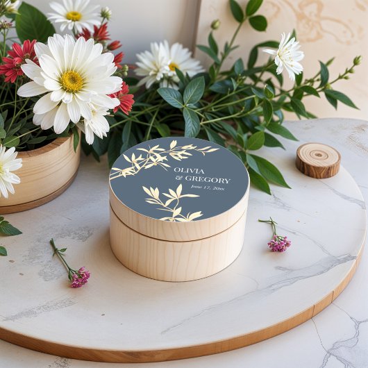 Timeless Floral Symphony in Blue Runder Aufkleber