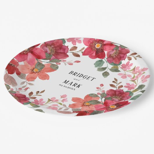 Timeless Red Wedding Pappteller (Schrägansicht)