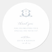 Timeless Vines Dusty Blue Crest Wedding Monogram Runder Aufkleber (Vorderseite)