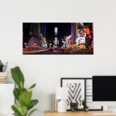Times Square by Night Panorama Poster (Heimbüro)