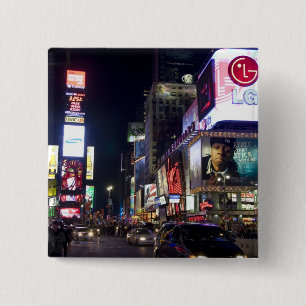 Times Square in der Nacht in Manhattan, New York Button