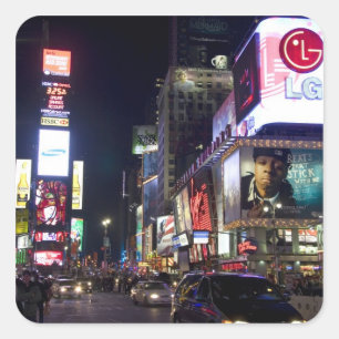 Times Square in der Nacht in Manhattan, New York Quadratischer Aufkleber
