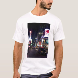 Times Square in der Nacht in Manhattan, New York T-Shirt