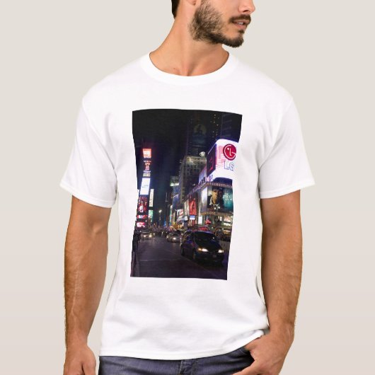 Times Square in der Nacht in Manhattan, New York T-Shirt (Vorderseite)