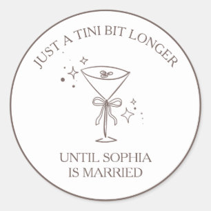 "Tini Bit Longer" Espresso Martini Bachelorette Runder Aufkleber