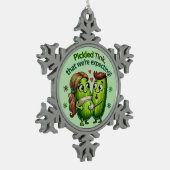 Tink mit Pickle, den wir erwarten Schneeflocken Zinn-Ornament (Links)