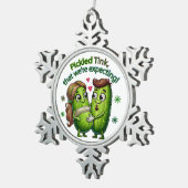 Tink mit Pickle, den wir erwarten Schneeflocken Zinn-Ornament (Rechts)