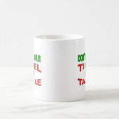 Tinsel in einem zwielichtigen Funny Mug Kaffeetasse (Mittel)