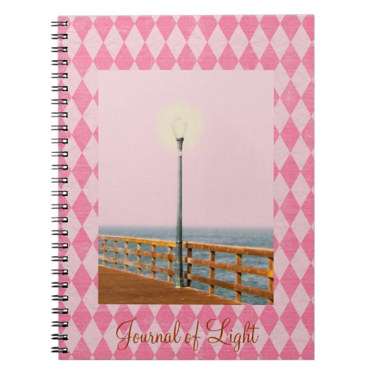 Tinte Pier Lamp Post Pink Raute Journal Notizblock (Vorderseite)