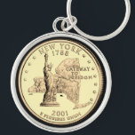 Tinted New York Staat Quarter Design Schlüsselanhänger<br><div class="desc">Zeigen Sie Ihre Liebe für alles,  was New York mit dieser getönten Version des New York Staat 2001 Quartalsbildes der U.S. Mint mit der Freiheitsstatue und dem Spitznamen Staat auf schwarzem Hintergrund</div>
