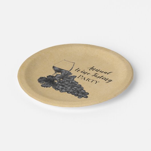 Tinten-Wein-Glas-Trauben-Goldhintergrund Pappteller (Schrägansicht)