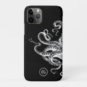 Tintenfisch auf Schwarz mit Monogramm Case-Mate iPhone Hülle (Rückseite)