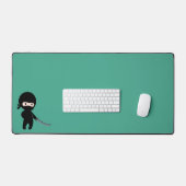 Tiny Angry Ninja auf Dark Green Schreibtischunterlage (Tastatur & Maus)